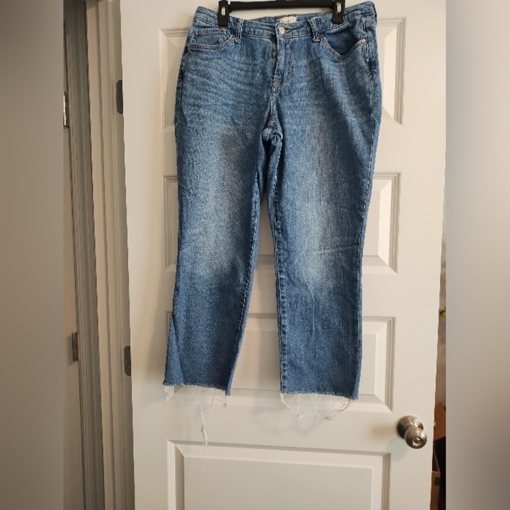 Classic Blue Women's Jeans With Frayed Style